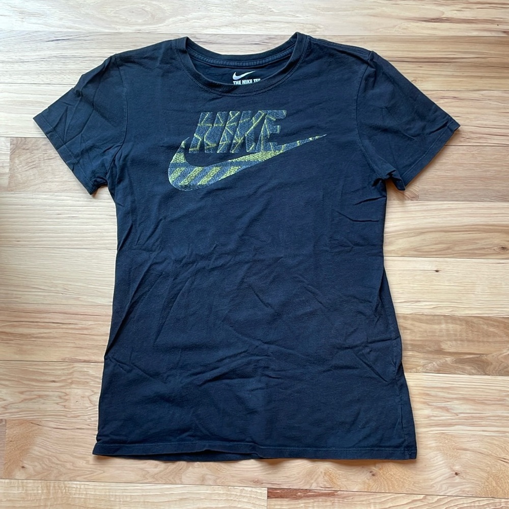 Nike medium short sleeve tshirt